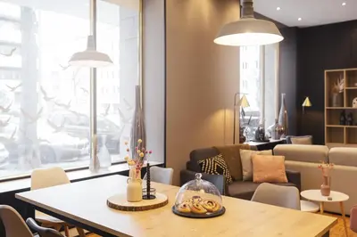 Ein Sitzbereich in der Unterkunft Garner Hotel Berlin - Ku'Damm by IHG