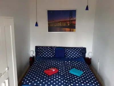 Ein Bett oder Betten in einem Zimmer der Unterkunft Schwarzer Adler Ferienwohnung mit 3 Schlafzimmer, WZ, Küche, Bad