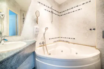 Ein Badezimmer in der Unterkunft Art Hotel Charlottenburger Hof Berlin