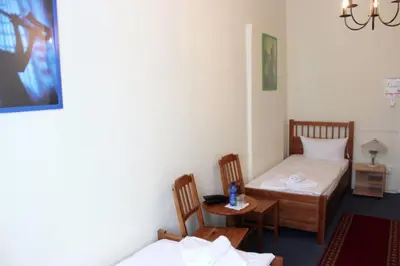 Ein Bett oder Betten in einem Zimmer der Unterkunft Hotel-Pension Rheingold am Kurfürstendamm