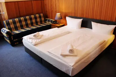 Ein Bett oder Betten in einem Zimmer der Unterkunft Hotel-Pension Rheingold am Kurfürstendamm