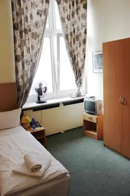 Ein Bett oder Betten in einem Zimmer der Unterkunft Hotel-Pension Rheingold am Kurfürstendamm