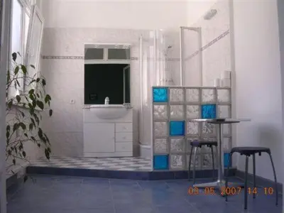 Ein Badezimmer in der Unterkunft Hotel-Pension Rheingold am Kurfürstendamm