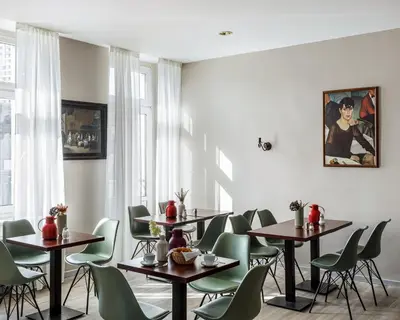 Ein Restaurant oder anderes Speiselokal in der Unterkunft Hotel Nova