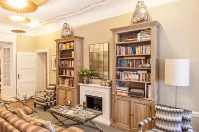 Ein Sitzbereich in der Unterkunft Hotel Elba am Kurfürstendamm - Design Chambers