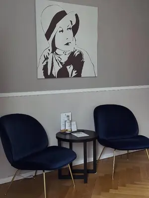 Ein Sitzbereich in der Unterkunft Hotel Elba am Kurfürstendamm - Design Chambers