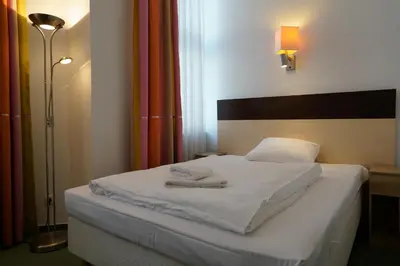 Ein Bett oder Betten in einem Zimmer der Unterkunft Hotel Ambert