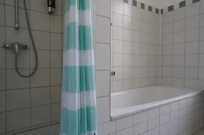 Ein Badezimmer in der Unterkunft Hotel Ambert
