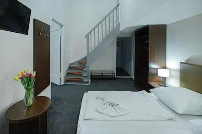 Ein Bett oder Betten in einem Zimmer der Unterkunft Hotel BELLEVUE am Kurfürstendamm