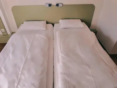 Ein Bett oder Betten in einem Zimmer der Unterkunft ibis budget Berlin Ost
