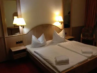 Ein Bett oder Betten in einem Zimmer der Unterkunft Hotel 