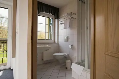 Ein Badezimmer in der Unterkunft Hotel & Restaurant Am Alten Rhin