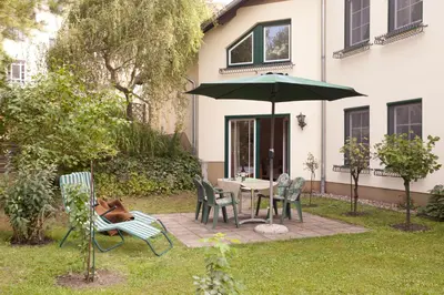 Ein Garten an der Unterkunft Hotel & Restaurant Am Alten Rhin