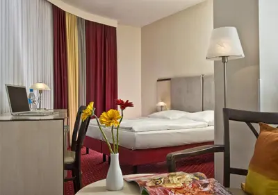 Ein Bett oder Betten in einem Zimmer der Unterkunft Come Inn Berlin Kurfürstendamm