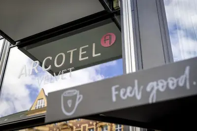 Ein Zertifikat, Auszeichnung, Logo oder anderes Dokument, das in der Unterkunft ARCOTEL Velvet Berlin ausgestellt ist