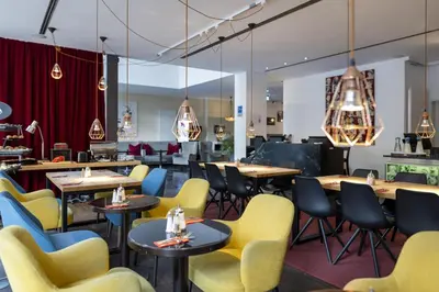 Ein Sitzbereich in der Unterkunft ARCOTEL Velvet Berlin