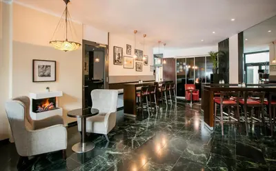 Ein Sitzbereich in der Unterkunft ARCOTEL Velvet Berlin