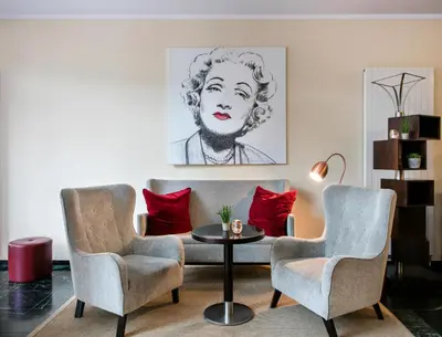 Ein Sitzbereich in der Unterkunft ARCOTEL Velvet Berlin