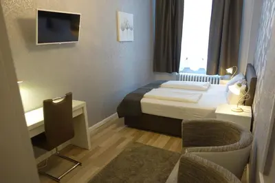 Ein Bett oder Betten in einem Zimmer der Unterkunft Hotel Villa Konstanz