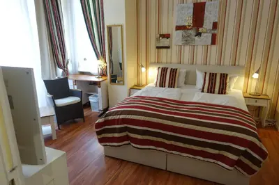 Ein Bett oder Betten in einem Zimmer der Unterkunft Hotel Villa Konstanz