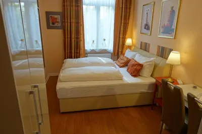Ein Bett oder Betten in einem Zimmer der Unterkunft Hotel Villa Konstanz