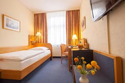 Ein Bett oder Betten in einem Zimmer der Unterkunft Hotel Kastanienhof