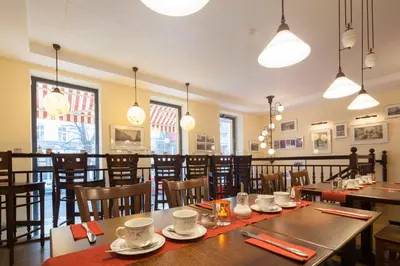Ein Restaurant oder anderes Speiselokal in der Unterkunft Hotel Kastanienhof