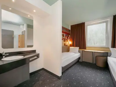 Ein Bett oder Betten in einem Zimmer der Unterkunft B&B Hotel Berlin-Dreilinden