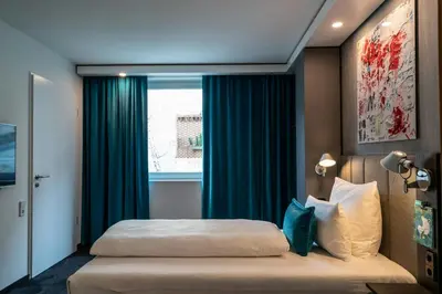 Ein Bett oder Betten in einem Zimmer der Unterkunft Motel One Berlin Mitte