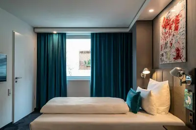 Ein Bett oder Betten in einem Zimmer der Unterkunft Motel One Berlin Mitte