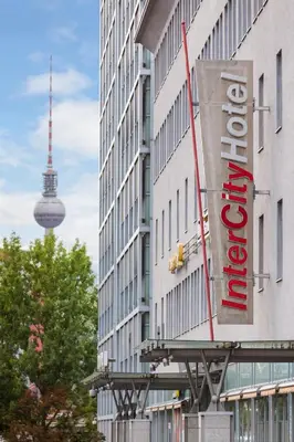 Ein Zertifikat, Auszeichnung, Logo oder anderes Dokument, das in der Unterkunft IntercityHotel Berlin Ostbahnhof ausgestellt ist