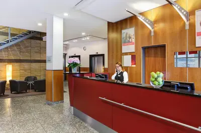 Lobby/Rezeption in der Unterkunft IntercityHotel Berlin Ostbahnhof