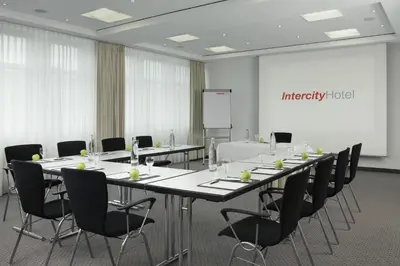 Der Geschäftsbereich oder Konferenzraum in der Unterkunft IntercityHotel Berlin Ostbahnhof