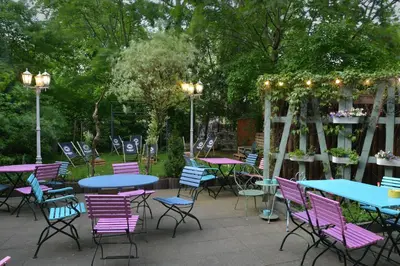 Ein Garten an der Unterkunft Hotel BIRGIT Berlin Mitte