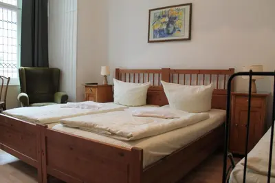 Ein Bett oder Betten in einem Zimmer der Unterkunft Hotel Pension Waizenegger am Kurfürstendamm