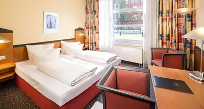 Ein Bett oder Betten in einem Zimmer der Unterkunft Victor's Residenz-Hotel Berlin Tegel
