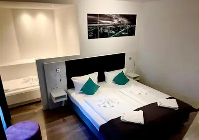 Ein Bett oder Betten in einem Zimmer der Unterkunft ALFA Hotel