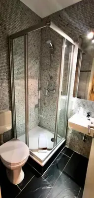 Ein Badezimmer in der Unterkunft ALFA Hotel