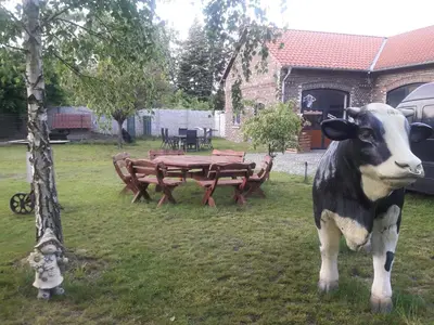 Ein Garten an der Unterkunft Pension NELE für Monteure NAHE Berlin