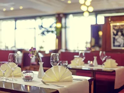 Ein Restaurant oder anderes Speiselokal in der Unterkunft Mercure Hotel Potsdam City