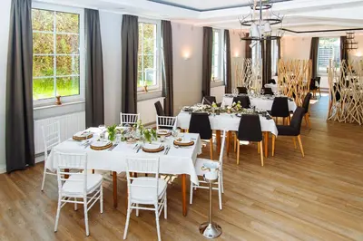 Ein Restaurant oder anderes Speiselokal in der Unterkunft Landhotel Potsdam