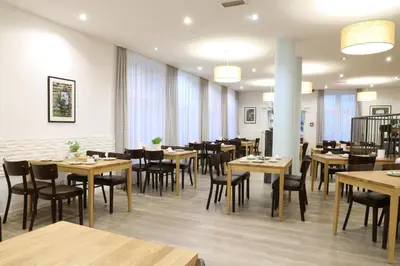 Ein Restaurant oder anderes Speiselokal in der Unterkunft Businesshotel Berlin