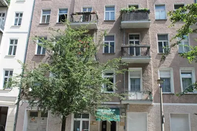 Das Gebäude in dem sich die Pension befindet