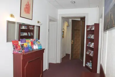 Die Bibliothek in der Pension