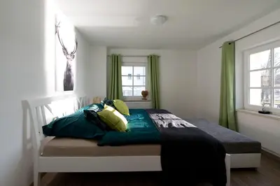 Ein Bett oder Betten in einem Zimmer der Unterkunft Ferienwohnungen auf der Schleusenhalbinsel