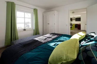 Ein Bett oder Betten in einem Zimmer der Unterkunft Ferienwohnungen auf der Schleusenhalbinsel