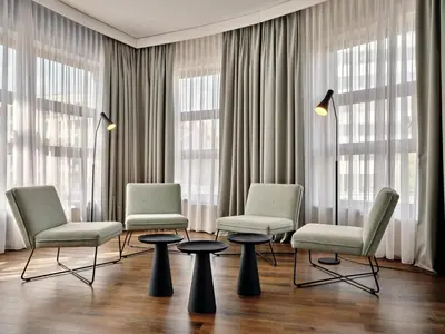 Ein Sitzbereich in der Unterkunft Garner Hotel Berlin - Schöneberg by IHG