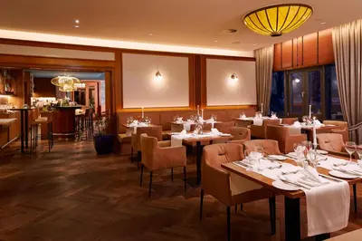 Ein Restaurant oder anderes Speiselokal in der Unterkunft HYPERION Hotel Berlin