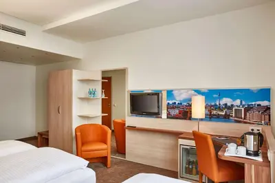 Ein Bett oder Betten in einem Zimmer der Unterkunft H+ Hotel Berlin Mitte