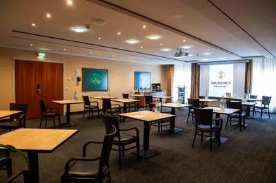 Ein Restaurant oder anderes Speiselokal in der Unterkunft Best Western Premier Airporthotel Berlin